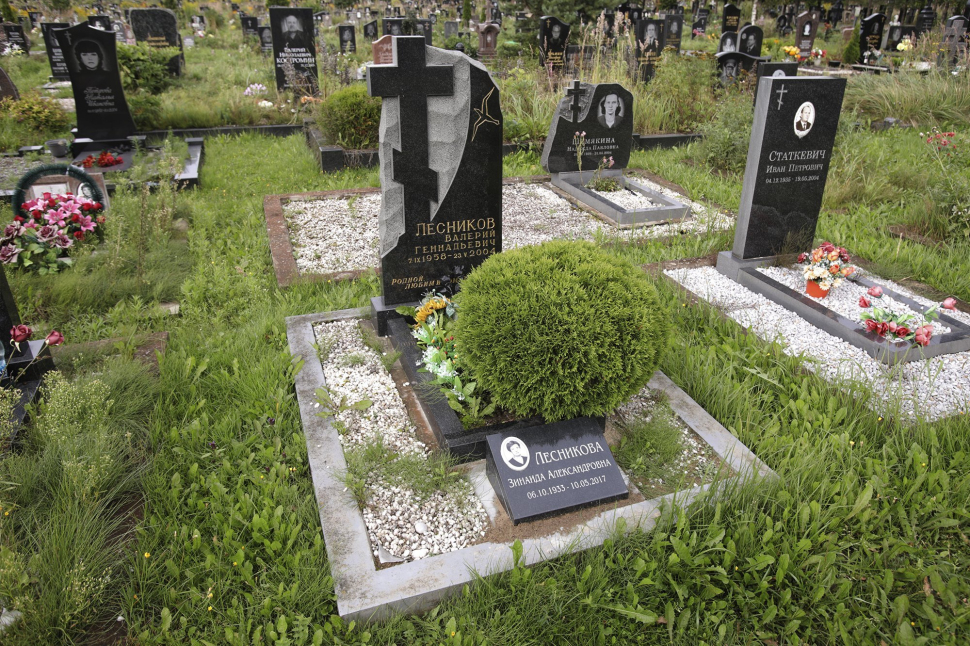 Памятник с вырубленным крестом — работа №160