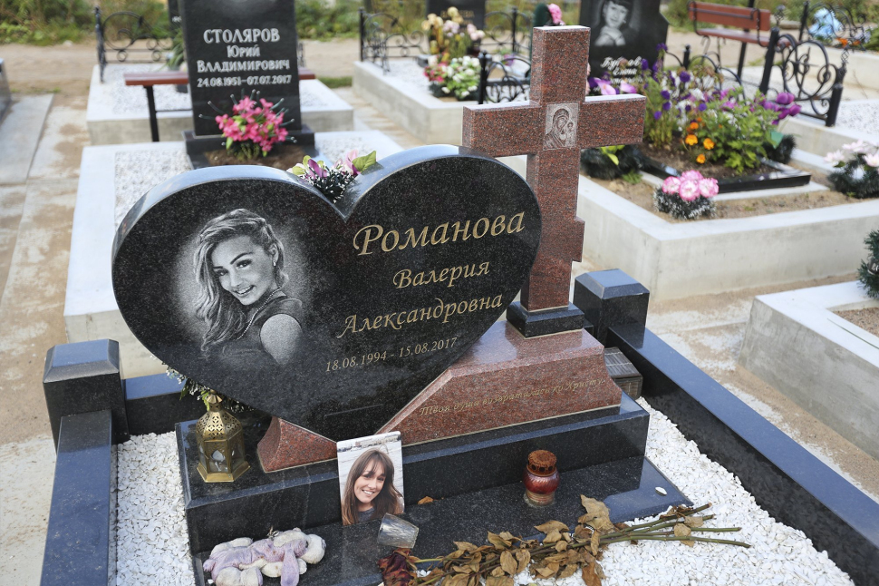 Памятник в форме сердца с приставным крестом — работа №167