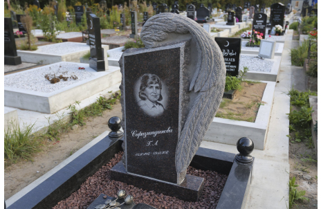 Памятник с крылом ангела и книгой — работа №200