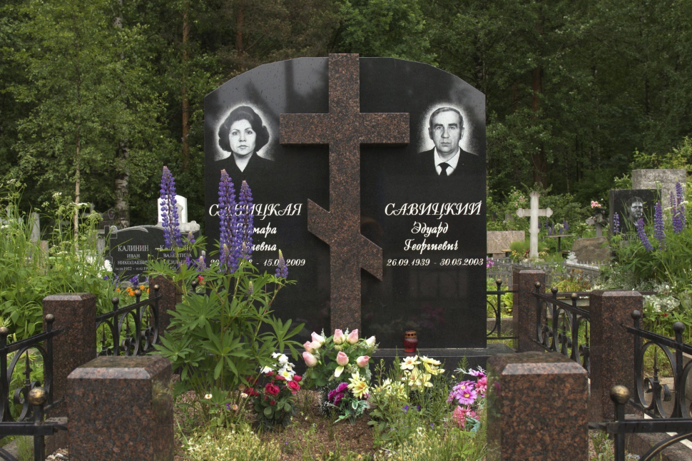 Две стелы с приставным крестом — работа №204