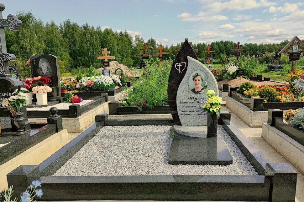 Комбинированный памятник в форме капли и листа — работа №369