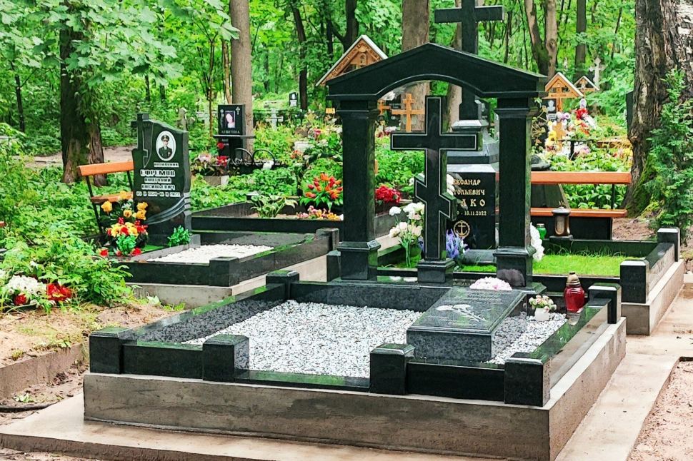 Мемориальный комплекс с крестом и куполом — работа №381