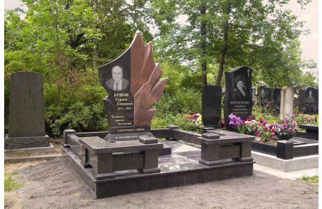 Мемориальный комплекс с памятником в виде факела — работа №460