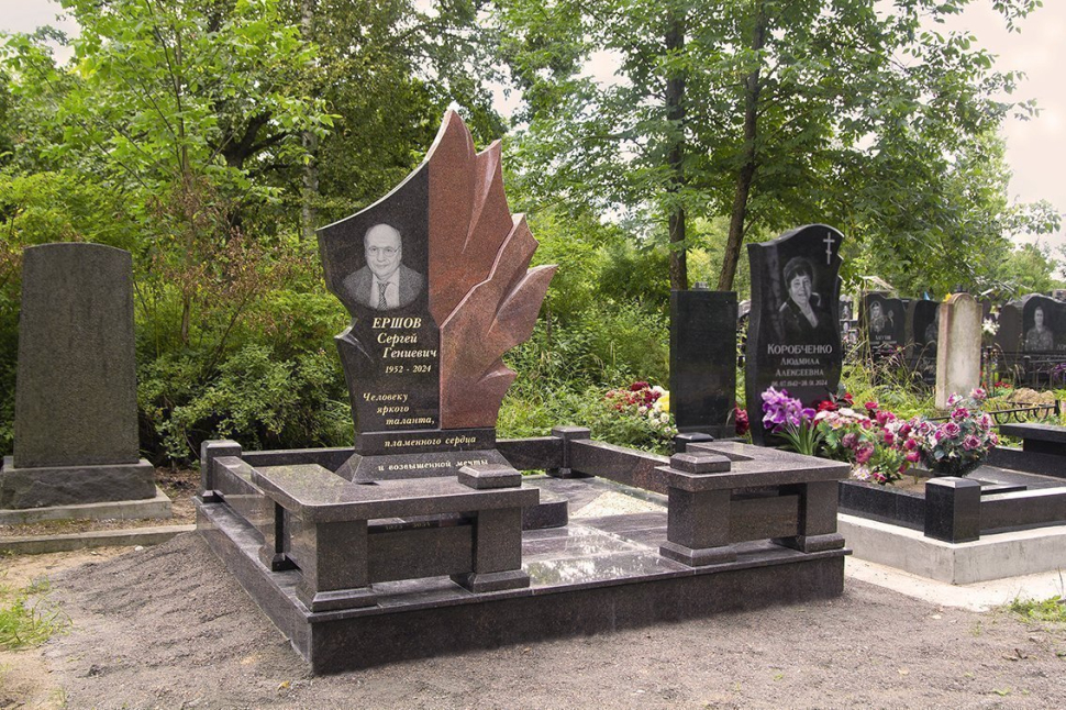 Мемориальный комплекс с памятником в виде факела — работа №460