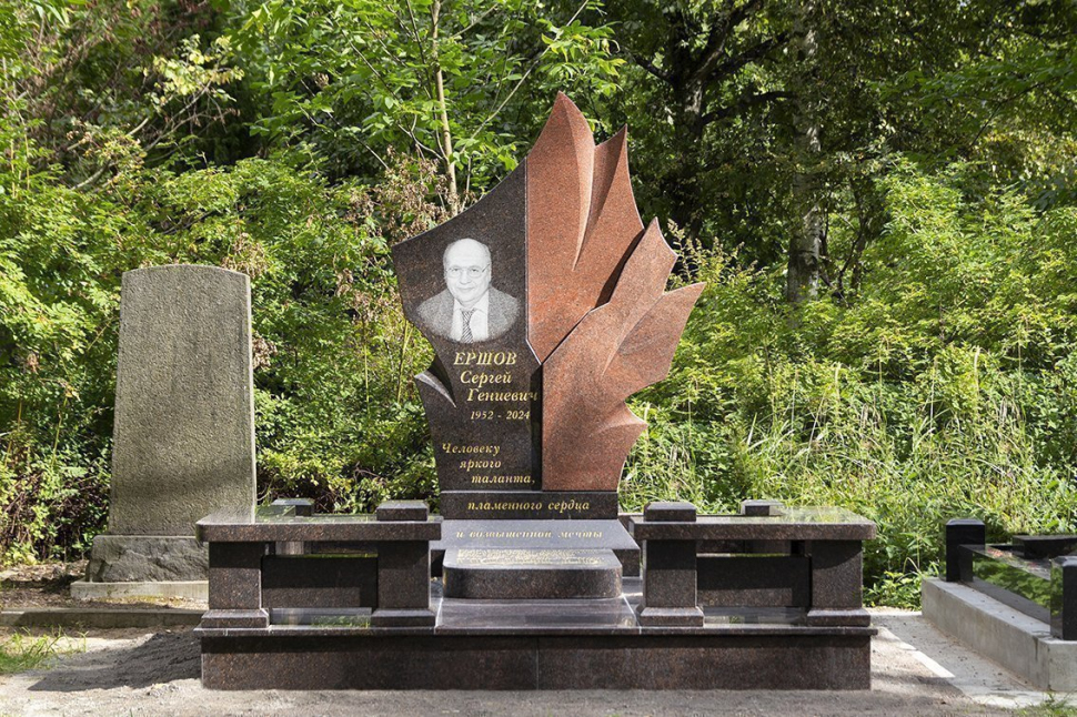 Мемориальный комплекс с памятником в виде факела — работа №460