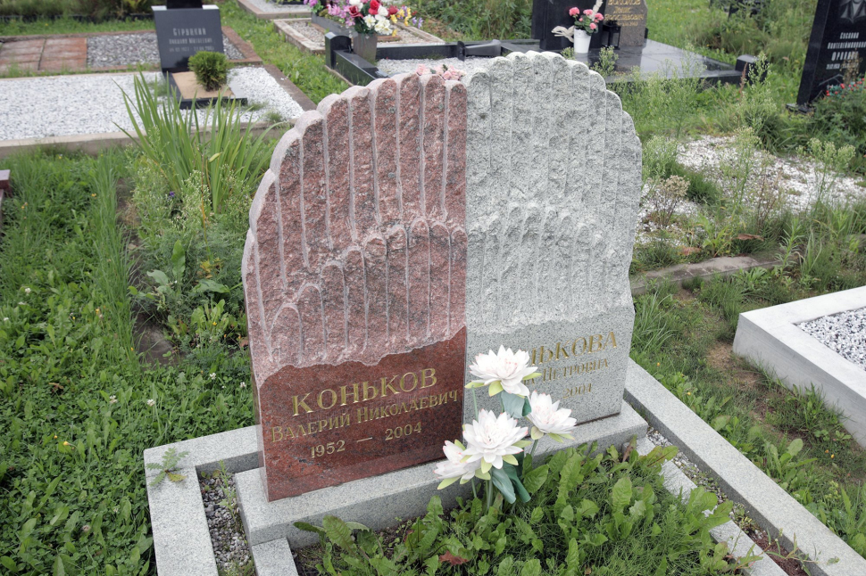 Авторский памятник из белого и розового гранита для двух людей — работа №90